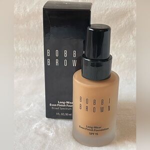 Bobbi Brown Long Wear Even Finish Foundation SPF 15 in “Honey 5”